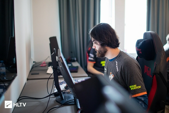 DOTA2在线玩家人数创历史新高突破93万